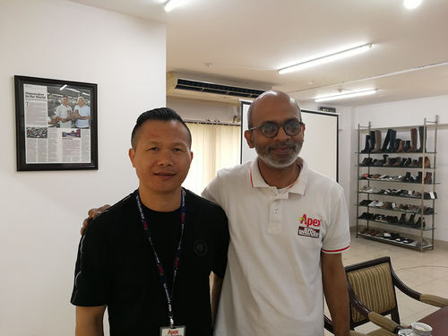 Tin tức công ty mới nhất về He Xiang, người sáng lập Yutai Shoe Machine, đến Bangladesh để trao đổi: Nhìn vào các xu hướng mới trong nhu cầu máy giày