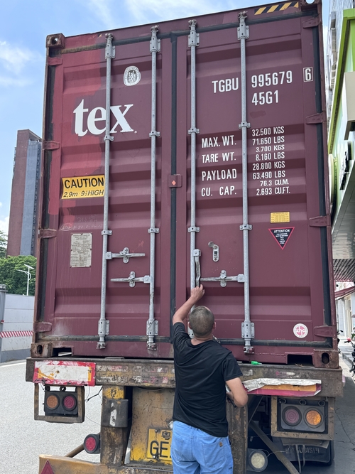 Latest company blogs about The sixth container of YUTAI shoe machinery was sent to Little Leg Importers Pvt Ltd in India Mumbai