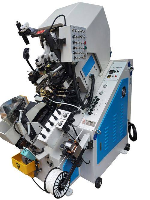 Последние блоги о компании Анализ различий между машинами для формования носка обуви с клеем и без клея