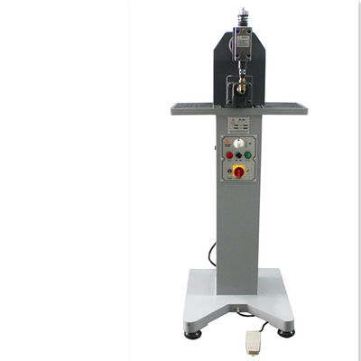 Goede prijs YUTAI schoenen hak bovenhamer platte slagmachine productie 1000-1200 paar/8 uur machine afmetingen 590*490*1380mm online