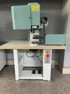 Bon prix YT-429 Machine à bouton-poussoir pour chaussures d'alpinisme/de sécurité/de travail/de randonnée en ligne