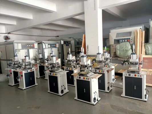 قیمت خوب Pneumatic Hot Stamping Foil Machine Automatic Gilding Pressing Machine for Card / Wallet / Bag / Notebook Leather Embossing آنلاین