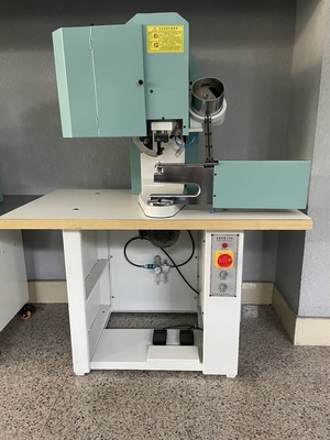 Buen precio YT-429 Máquina automática para abotonar calzado de montañismo/seguridad/laboral/senderismo en línea