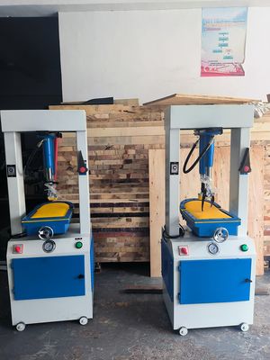 Bon prix Machine automatique de pressage de semelles de chaussures hydraulique à tête unique avec hauteur de bout réglable en ligne