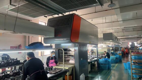 İyi bir fiyat. CNC Kontrollü ve Alarm Cihazlı, Kırışıklık Giderme ve Ayakkabı Yerleştirme İçin Geniş Kapasite Sunan Hızlı ve Stabil Ayakkabı Isı Ayar Makinesi çevrimiçi